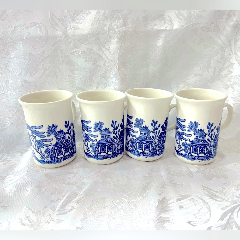 4 PC Vintage Churchill Coffee Mug 4pieces. Made in England. Excellent condition
